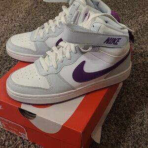 Nike White and Purple Mid-Top Basketball Sneakers 5 Youth 7 Womens